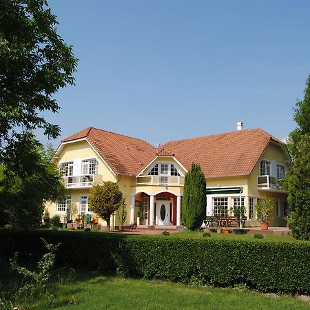 Villa Hedi Panzió Dunakiliti Exterior foto